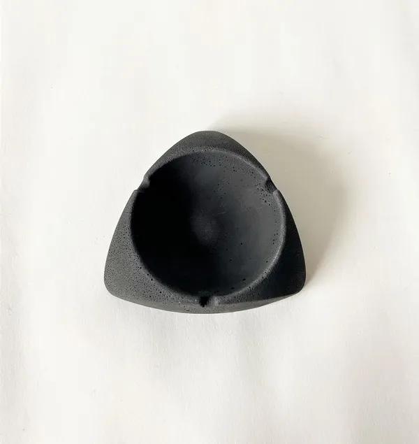 Incircle_Concrete_Ashtray_|_Black_|_10.6W_X_2.5H_Cm