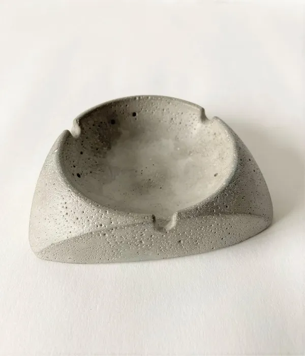 Incircle_Concrete_Ashtray_|_Grey_|_10.6W_X_2.5H_Cm