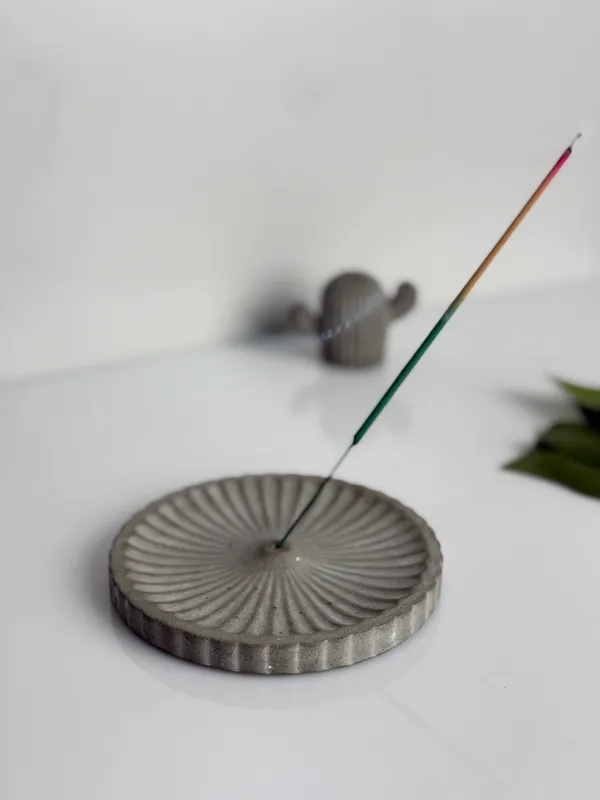 Miro_Incense_Stick_Holder_|_Grey_|_6W_X_1H_Cm