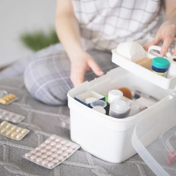 Traveler_Medical_Box_With_Secure_Lock_|_Portable_First_Aid_Storage_Organizer_For_Home,_Office_&_Travel_|_Multi-Compartment_Medicine_Box_For_Pills_(White)_Pack_Of_1_Pcs