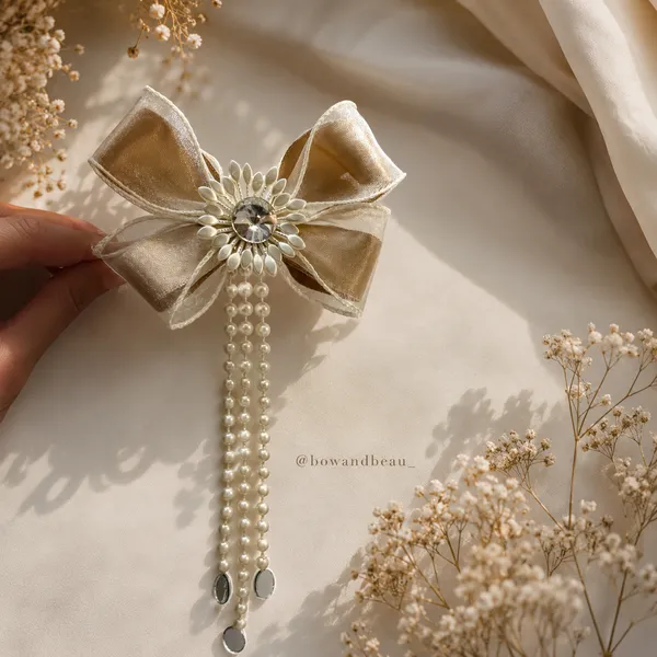 The_Aurora_Tassel_Bow