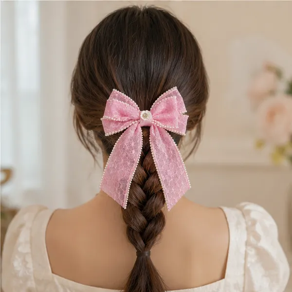 The_Laced_Pearl_Bow