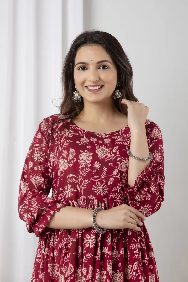 Maroon_Cotton_Blend_Regular_Gown_For_Women