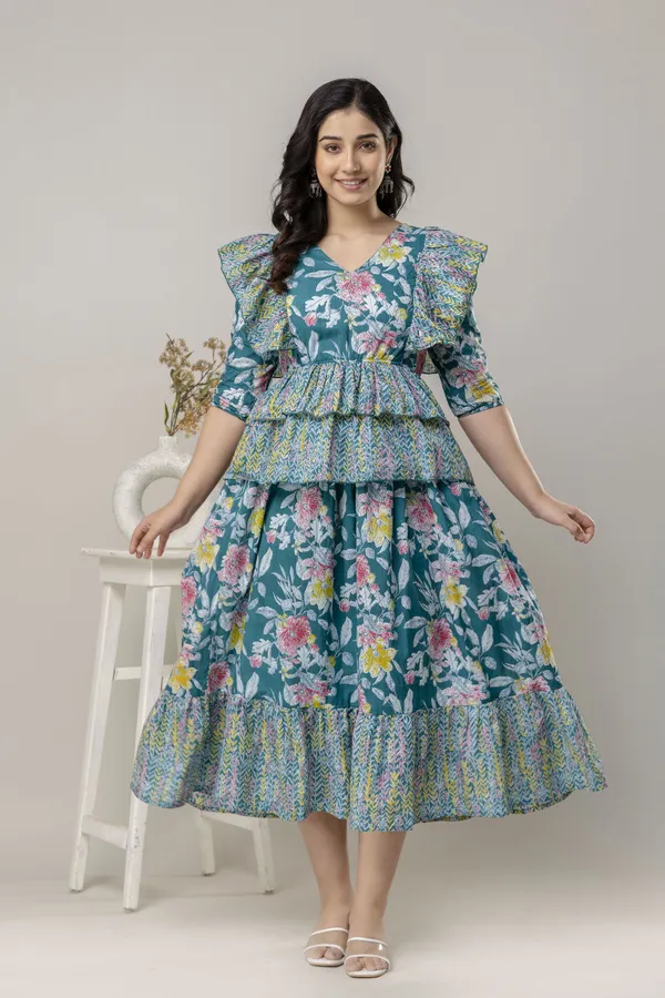 Light_Green_Cotton_Blend_Floral_Print_Regular_Gown_For_Women