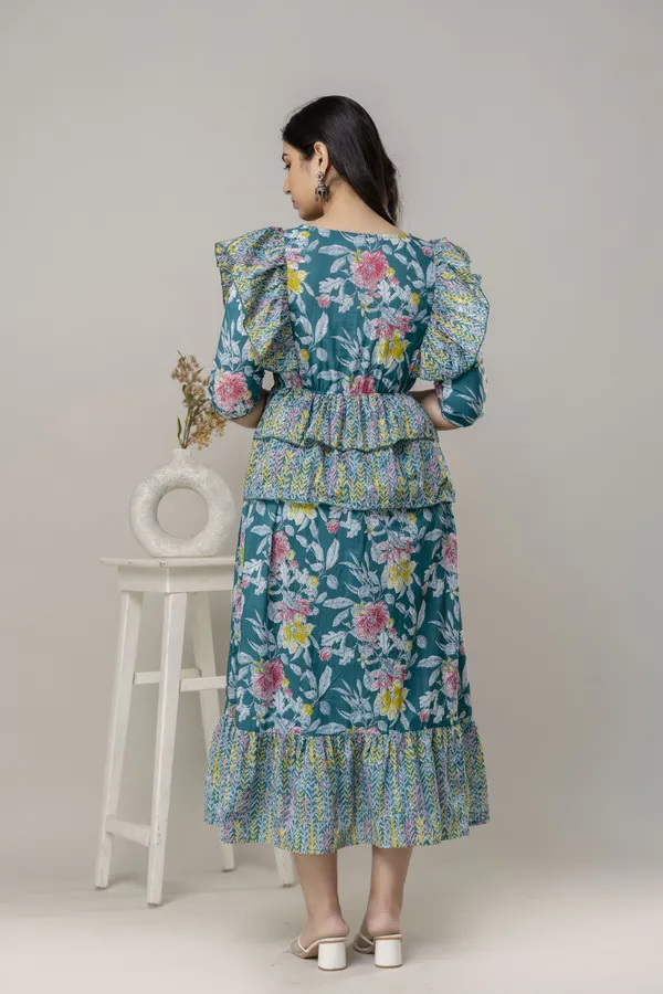 Light_Green_Cotton_Blend_Floral_Print_Regular_Gown_For_Women