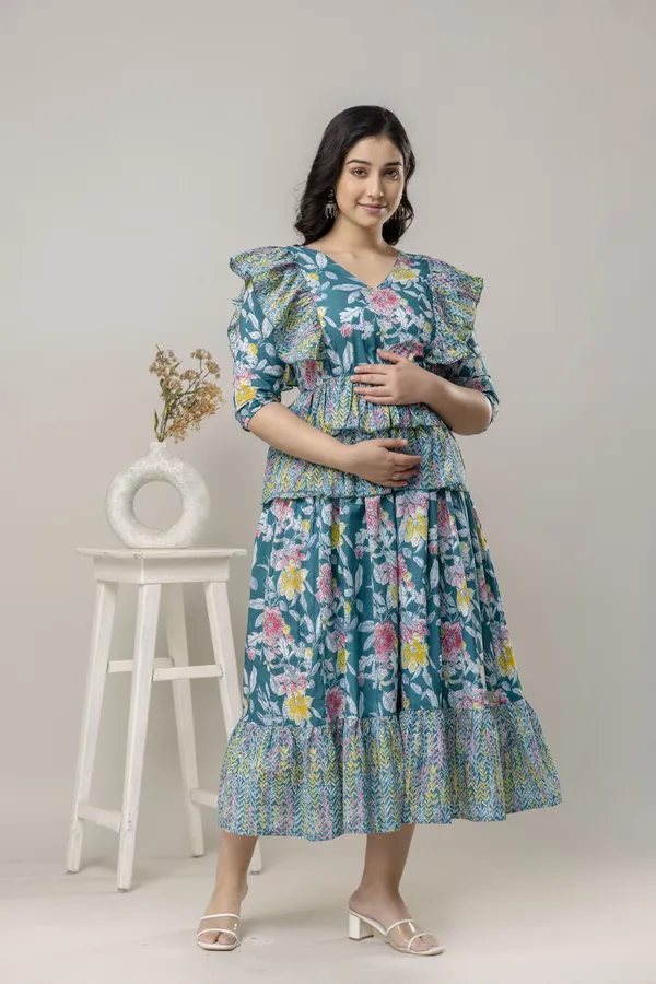 Light_Green_Cotton_Blend_Floral_Print_Regular_Gown_For_Women
