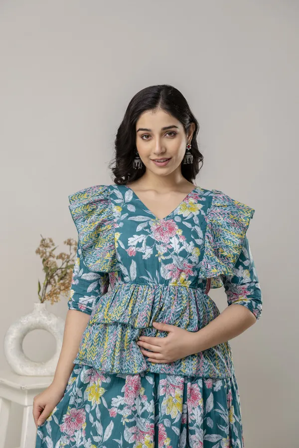 Light_Green_Cotton_Blend_Floral_Print_Regular_Gown_For_Women