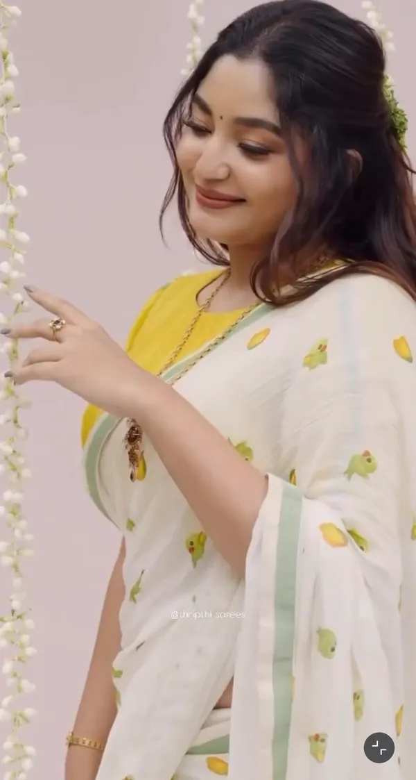 Yellow_And_White_Lenin_Cotton_Premium_Saree_For_Women