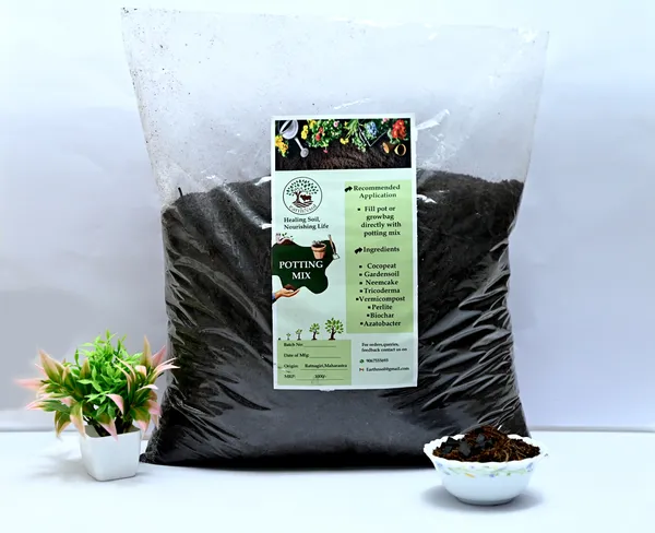 Nutrientrich_Charcoal_And_Potting_Mix