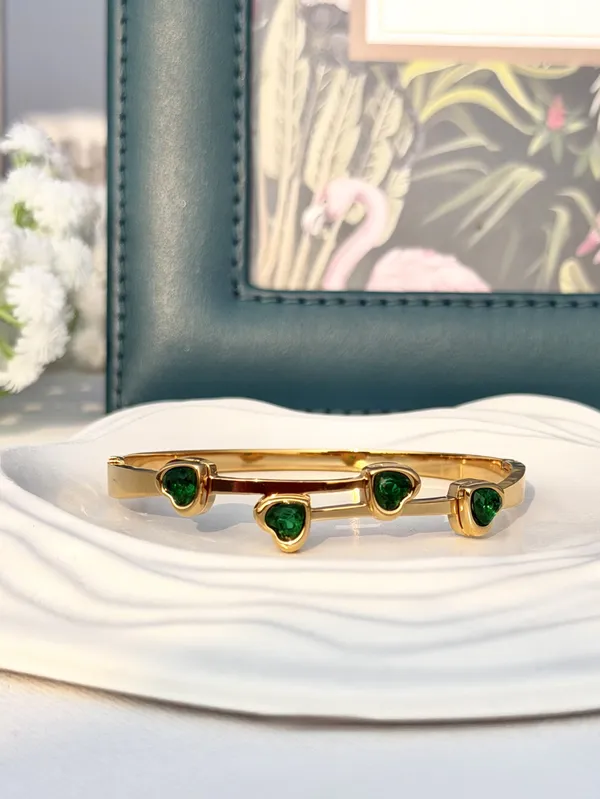 Emerald_Hearts_Bangle_Bracelet