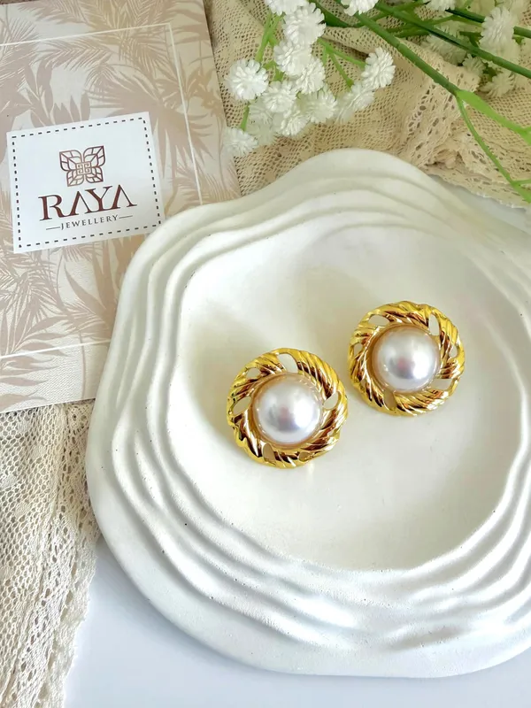 Paloma_Pearl_18kt_Gold_Plated_Round_Stud_Earrings