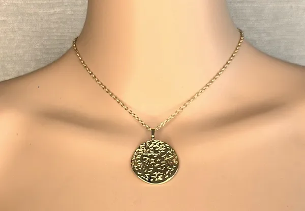 Hammered_Round_Pendant_Necklace