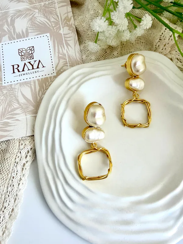 Olivia_Baroque_Pearl_Brass_Danglers