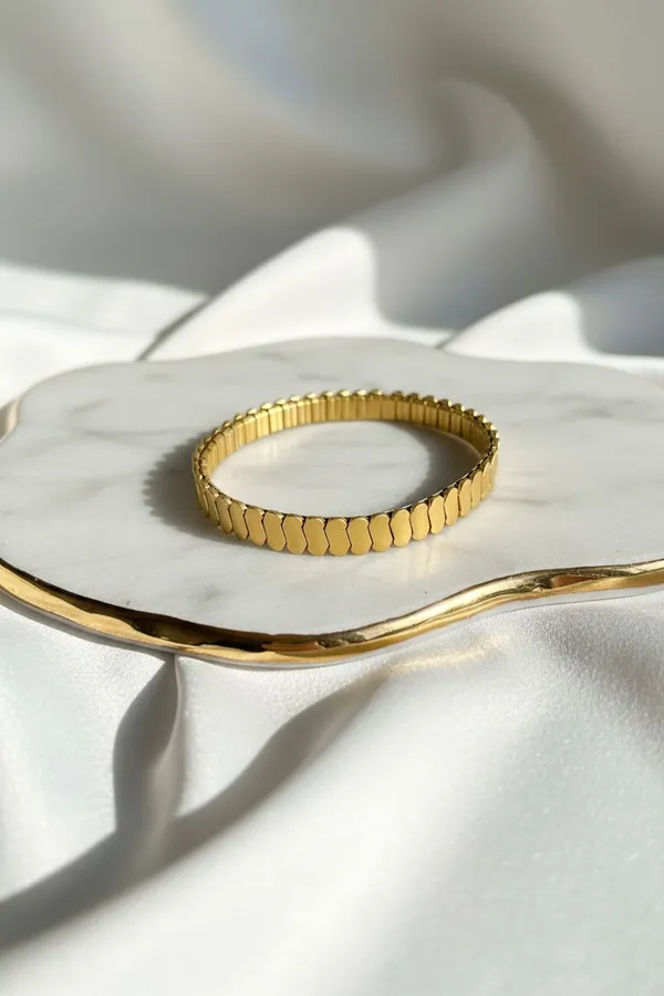 Lily_Gold_Band_Luster_Bracelet