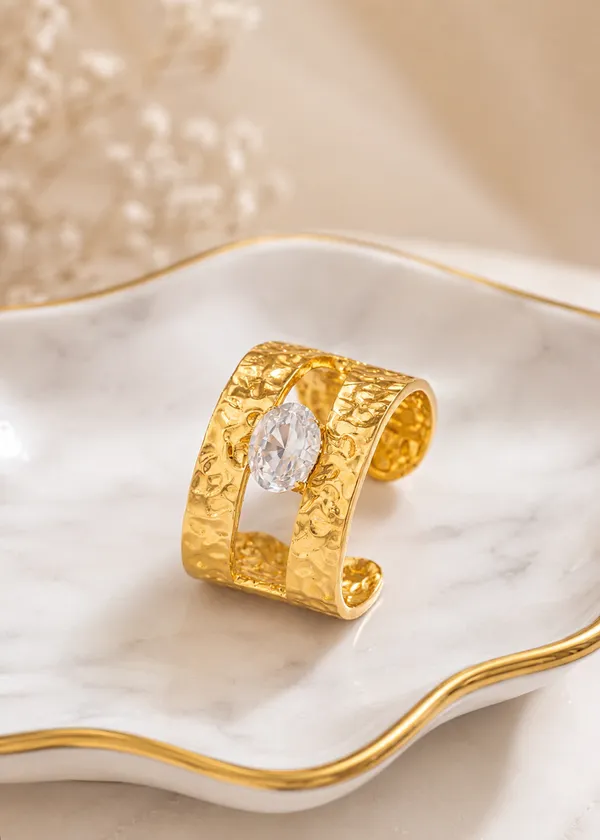 Valentina_Hammered_Cuff_Solitaire_Ring