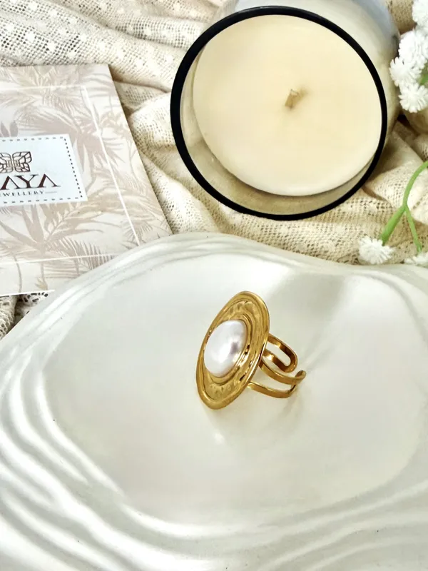 Stacy_Chunky_Pearl_Adjustable_Ring