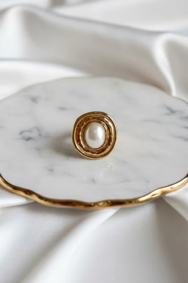 Stacy_Chunky_Pearl_Adjustable_Ring