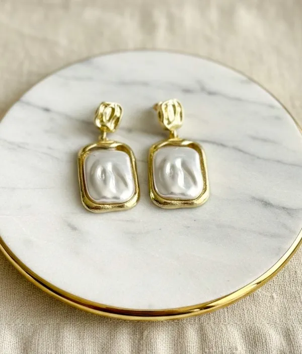 Aurelia_Luxe_Baroque_Pearl_Gold_Drops_Earrings