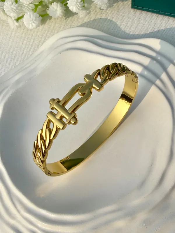 Nicole_Luxe_Bangle_Bracelet