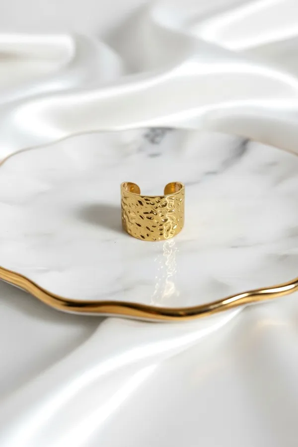 Rihanna_Hammered_Gold_Ring