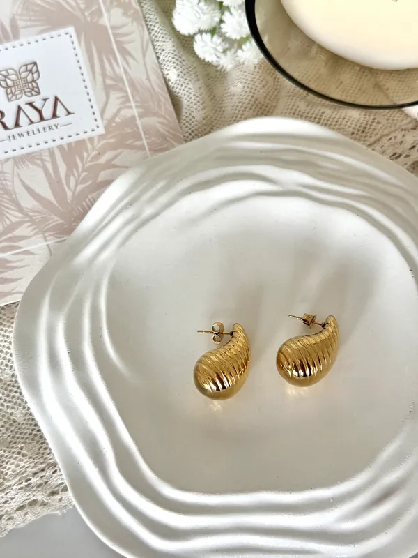 Ribbed_Drops_Stud_Earrings