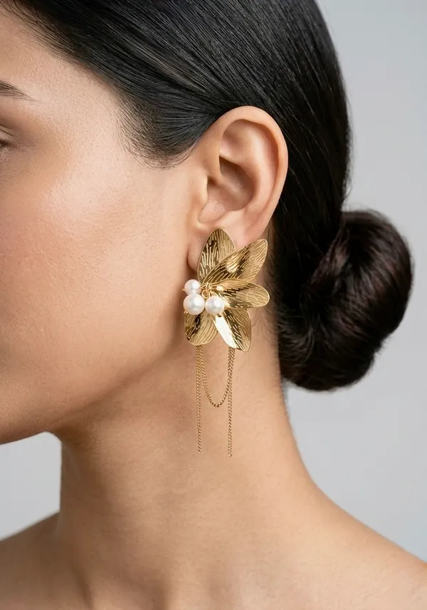 Textured_Petals_Pearl_Statement_Danglers