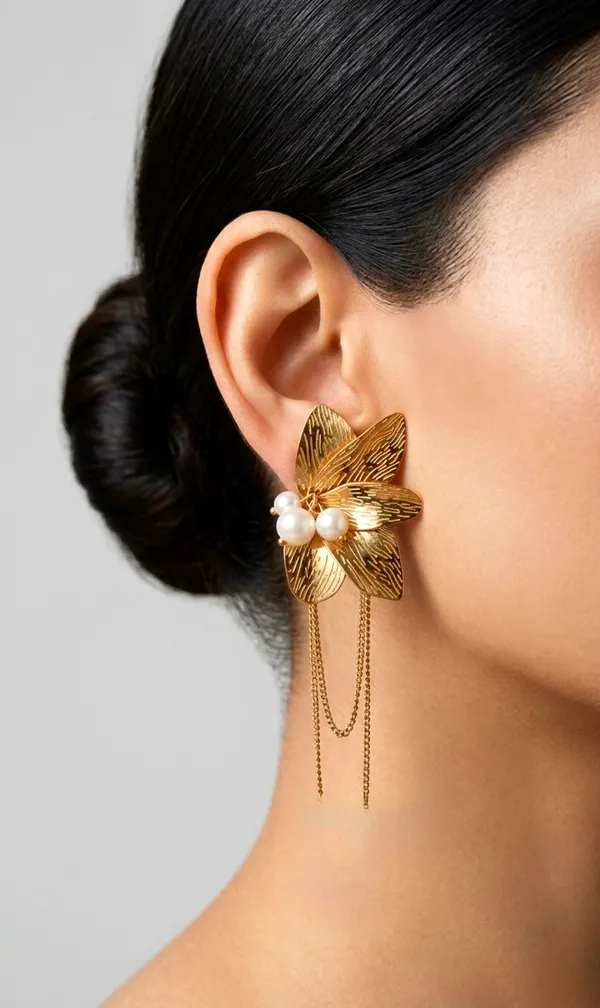 Textured_Petals_Pearl_Statement_Danglers