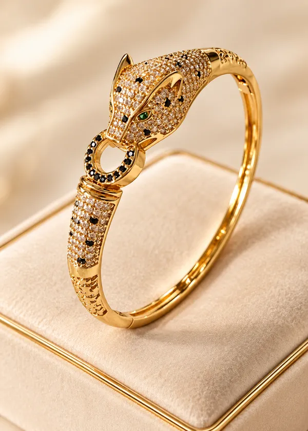 Cleopatra_Gold_Emerald_Panther_Bracelet