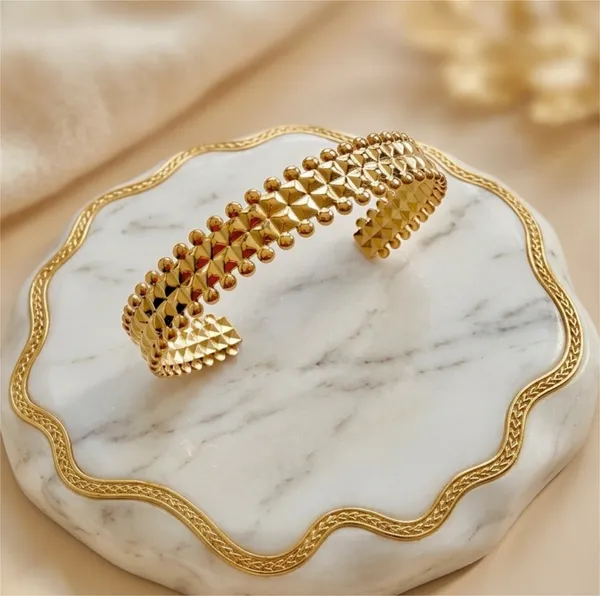Estelle_18k_Gold_Plated_Cuff_Bracelet