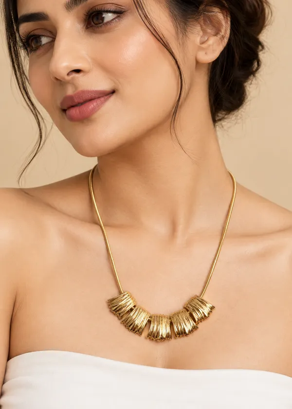 Elara_Sculpted_Fan_Necklace