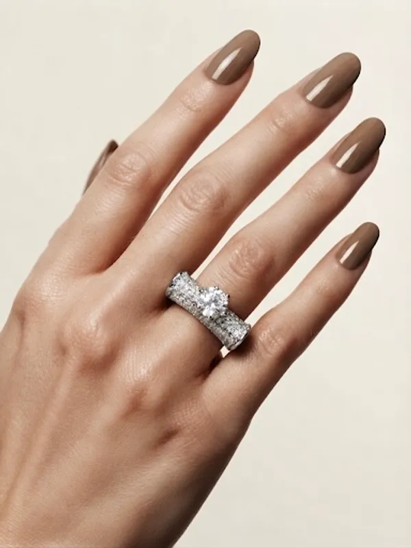 Royale_Empress_Pavé_Solitaire_Ring