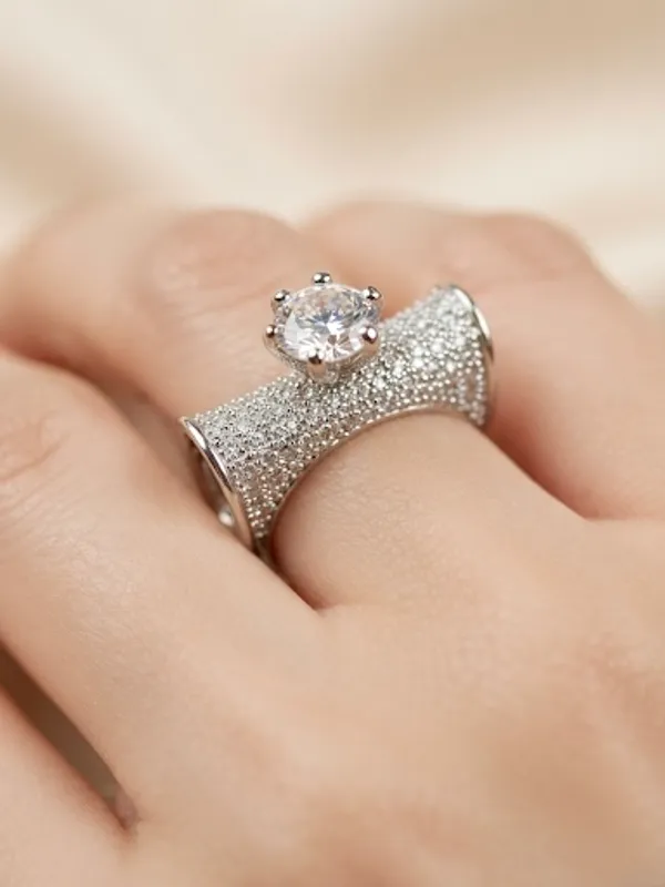 Royale_Empress_Pavé_Solitaire_Ring