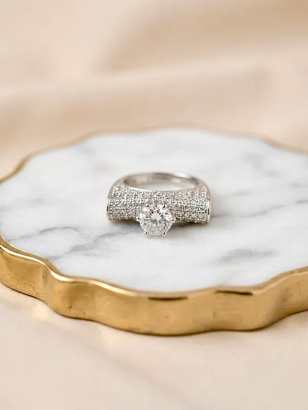 Royale_Empress_Pavé_Solitaire_Ring
