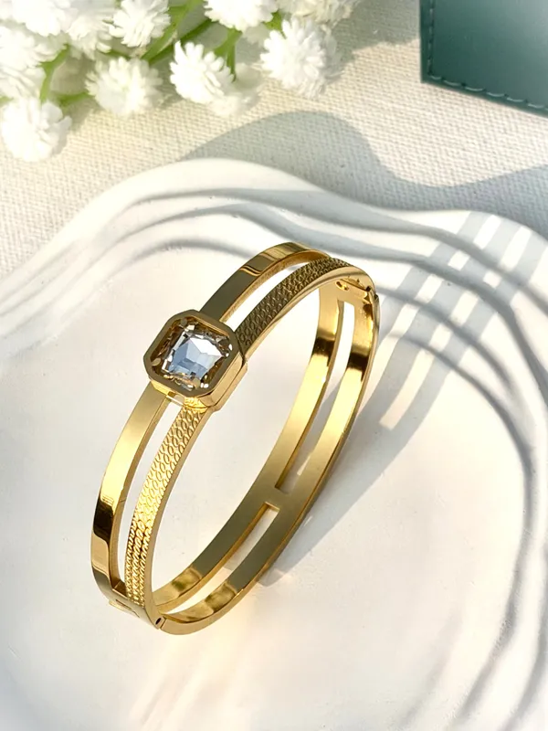 Noah_Luxe_Zircon_Bangle_Bracelet