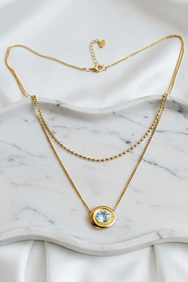 Timeless_Solitaire_Gold_Plated_Elegance_Necklace
