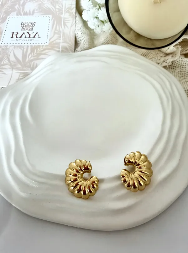 Ridged_Crescent_18kt_Gold_Plated_Earrings