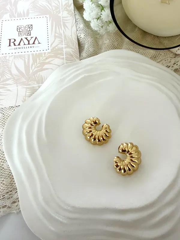 Ridged_Crescent_18kt_Gold_Plated_Earrings