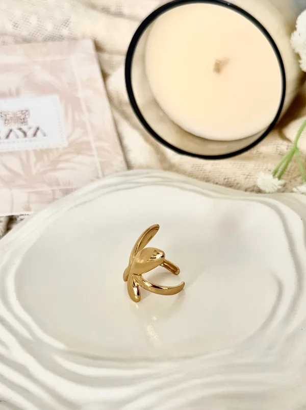 Amy_Butterfly_Statement_Gold_Ring
