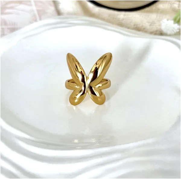 Amy_Butterfly_Statement_Gold_Ring