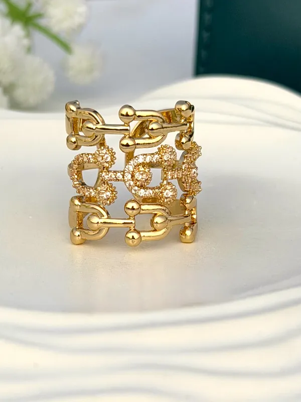Alexandra_Zircon_Elegance_Ring