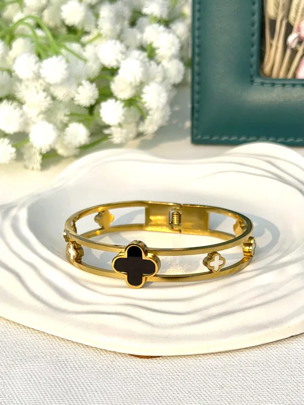 Katie_Clover_Bangle_Bracelet