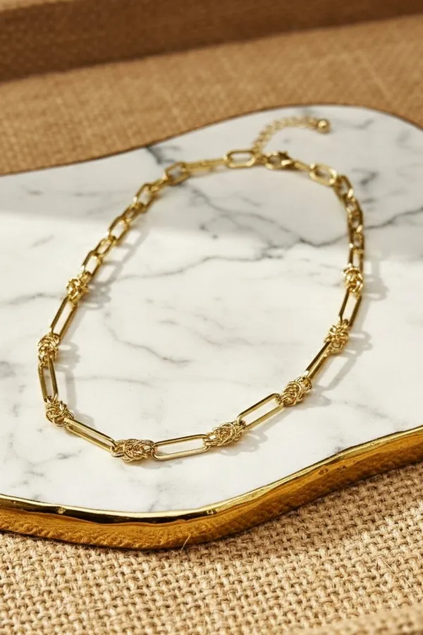 Stella_Interlock_Gold_Knots_Necklace