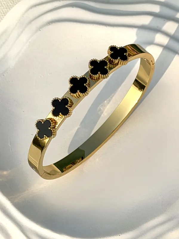Arden_Black_Clover_Bangle_Bracelet