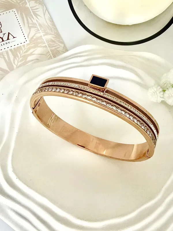 Nisa_Black_Onyx_Zircon_Rose_Gold_Bangle_Bracelet