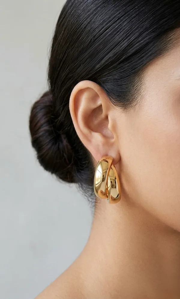 Aura_Elegance_Twisted_Hoop_Earrings