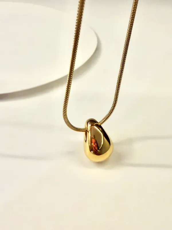 Gold_Drop_Luxe_Necklace