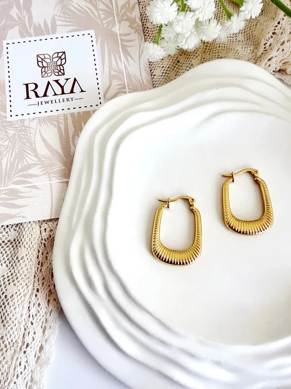 Gabriella_Everyday_Waterproof_Hoop_Earrings