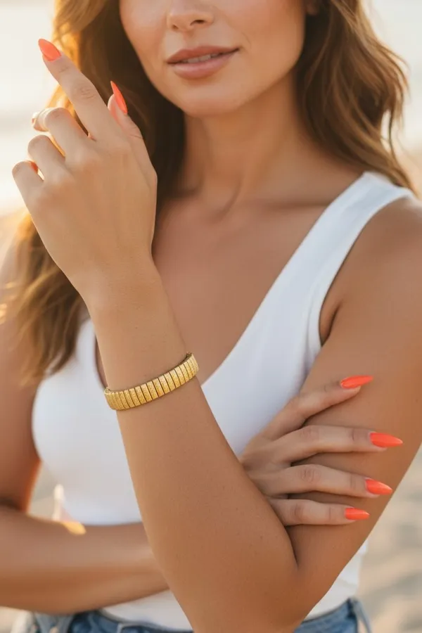 Luna_Elastic_Gold_Band_Luster_Bracelet