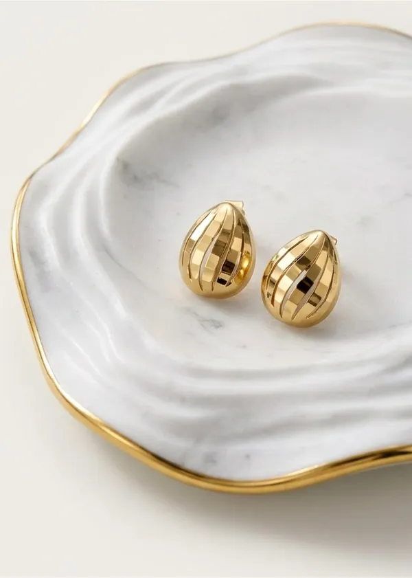Gold_Textured_Leaf_Stud_Earrings