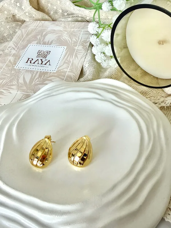 Gold_Textured_Leaf_Stud_Earrings